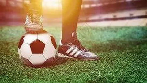 热刺欲签曼城后防大将阿坎吉，米兰同样关注