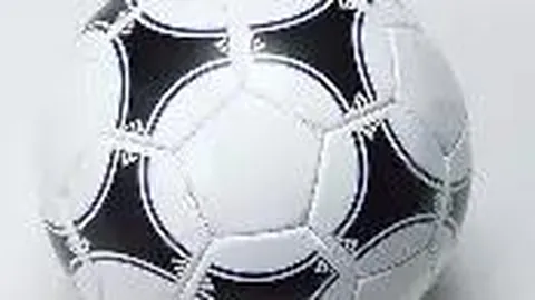 NBA历史最辉煌王朝揭晓：凯尔特人领跑，三巨头领衔引发热议