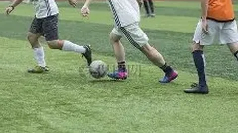 中学生穿裙戴假发夺冠被取消成绩，学校与教育局介入调查