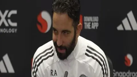 “水晶宫再战伯恩利：历史交锋优势明显，巅峰对决即将上演！”